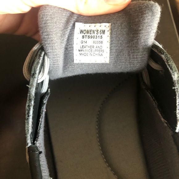 Practically New Women’s Sperry’s - Picture 2 of 2